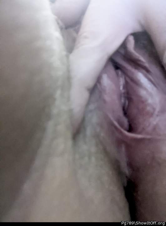 Mmmm id love to dive face first into that pussy