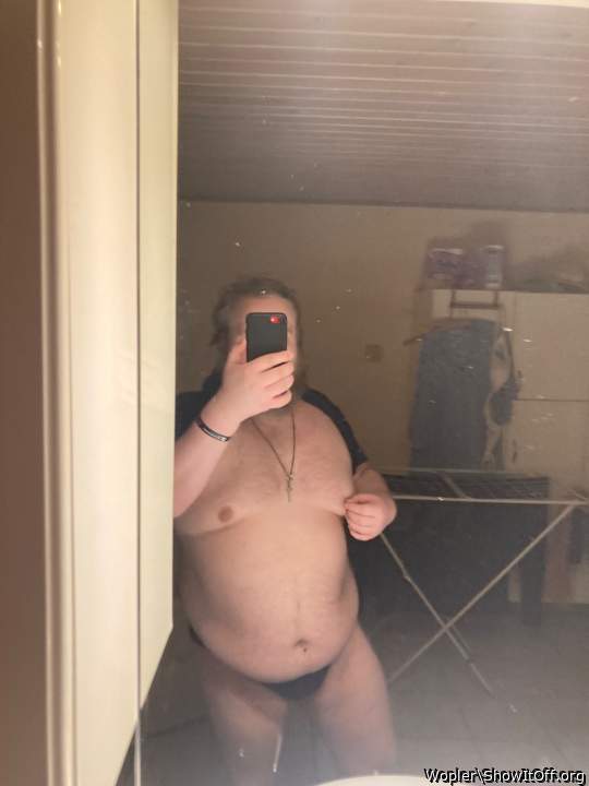 Would luv to suck u off while playing with your nipples !! O