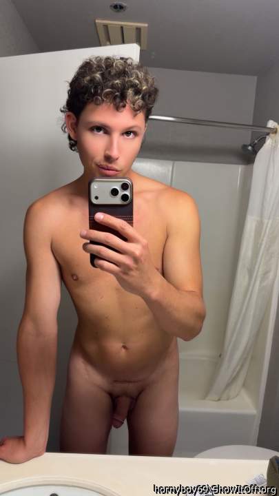 Such a pretty boy in the nude.  I want you.   