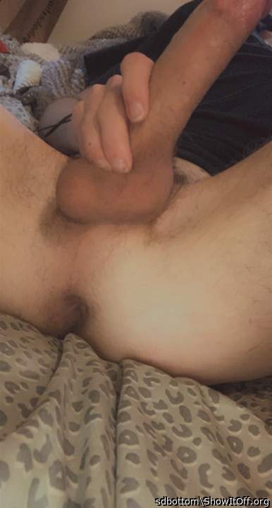 I love bottoms with big dicks! 😍