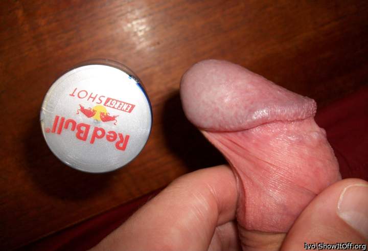 Glans sideview with corona, frenulum and retracted foreskin