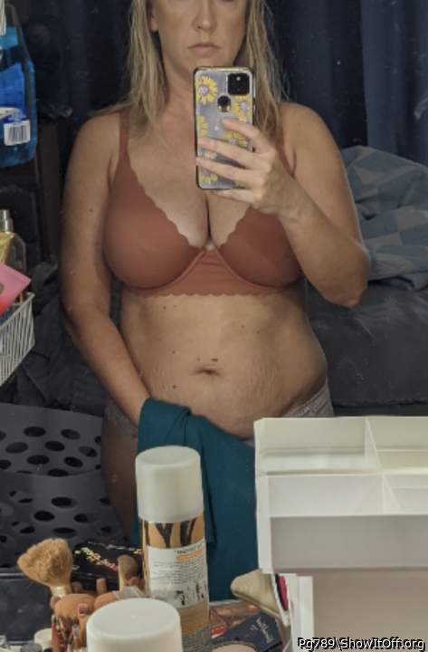 FUCK.....LUV HOW SHE FILLS OUT THAT BRA.... 