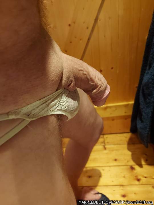 Adult image from MARRIEDBUTLOVECOCK
