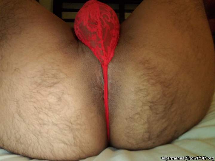 My virgin hole behind my gstring😘