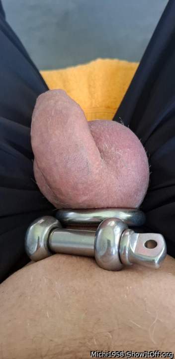  weighty
bondage 