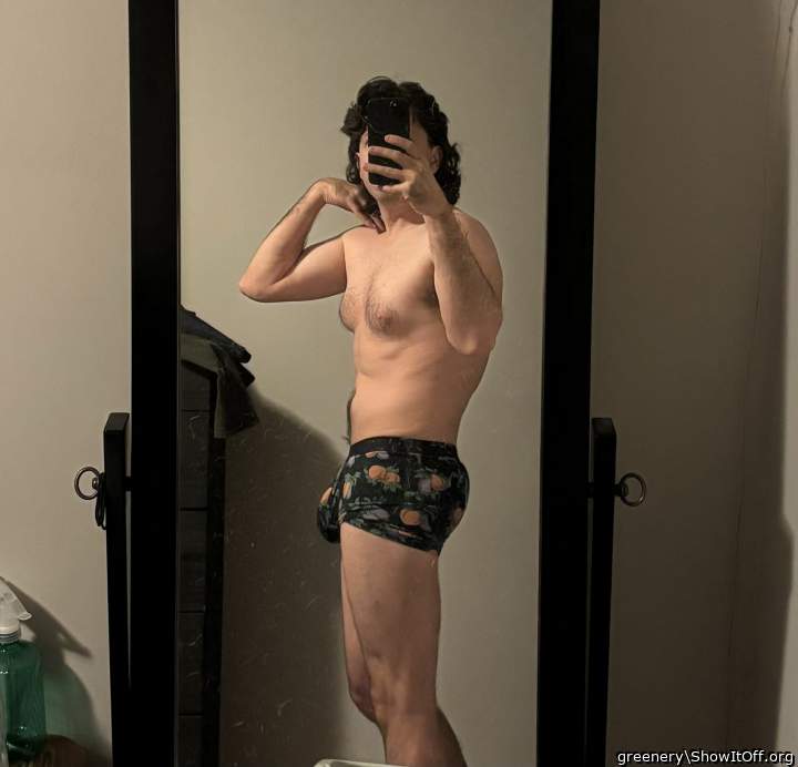 sexy body, cute undies 