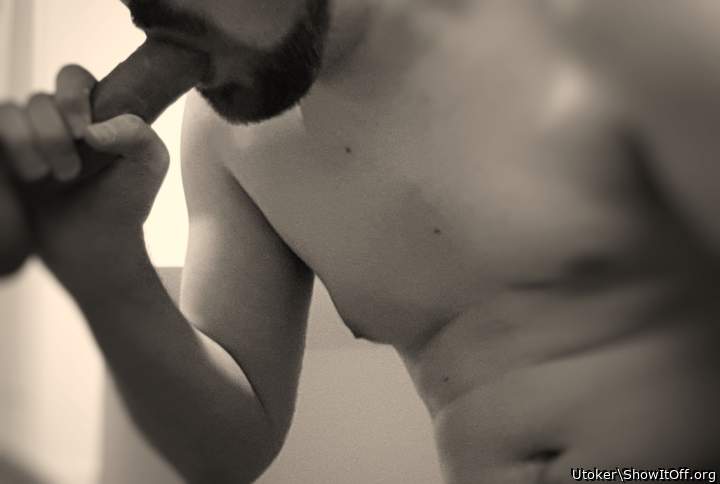 Hot , id love to share that cock with you   