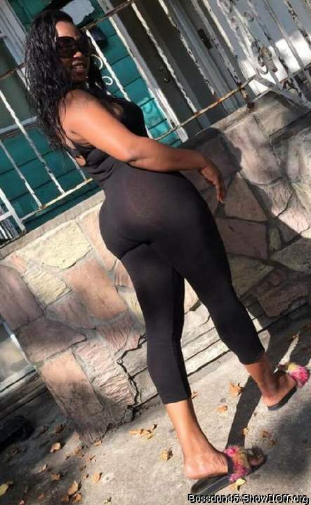 Look @ That Ass Im A Lucky Man About Too Fuck Her Real Good This Morning