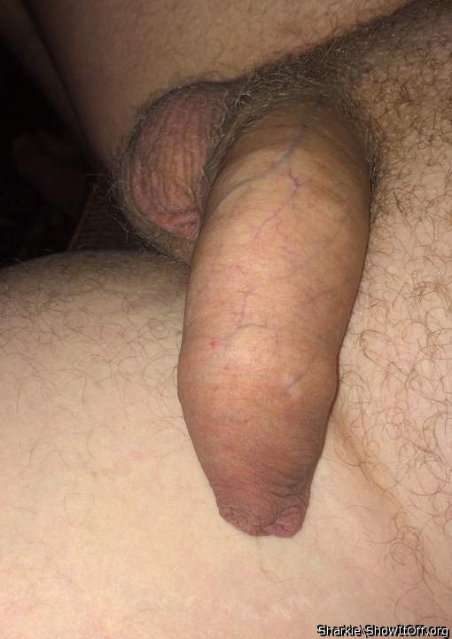 Perhaps this pretty Prepuce would like my tongue lodged insi