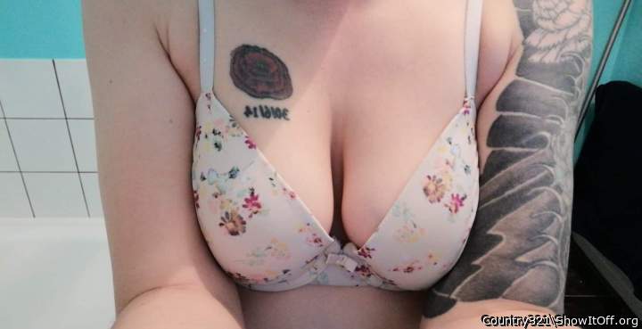 Adult image from Country321