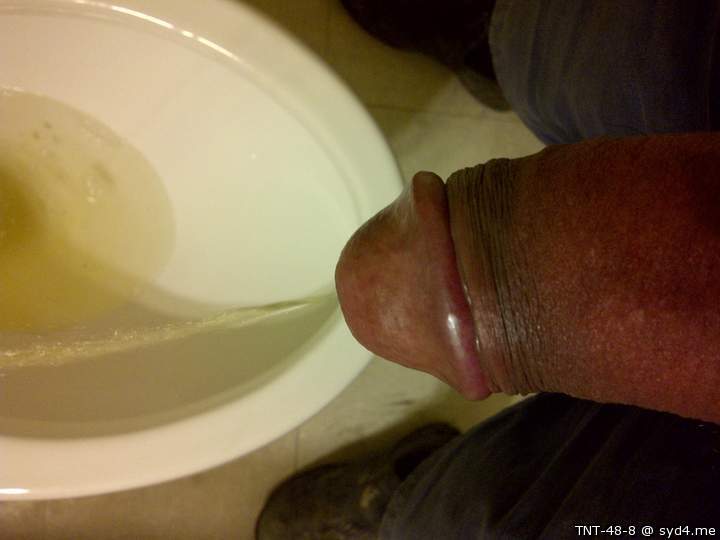 I want to swallow your piss !!     
