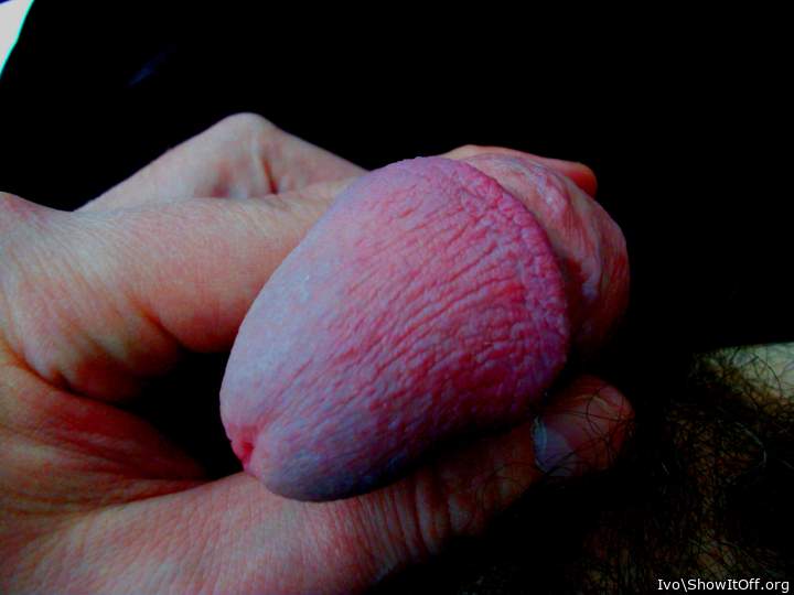 Nude glans (extreme closeup)