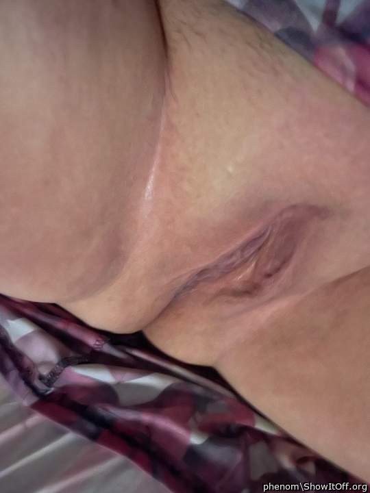 Mmm id love to dive face first in that pussy