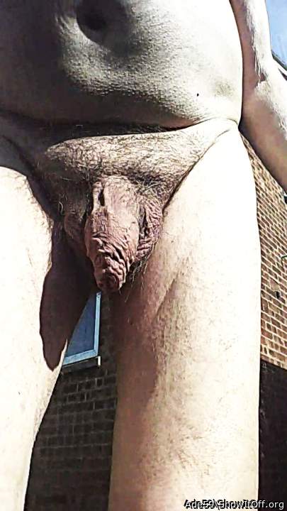 magnificent foreskin! gorgeous round ballsack!   
