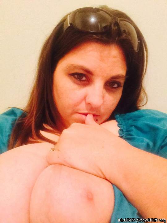 Mmmm so sexy looking in your eyes and beautiful tits