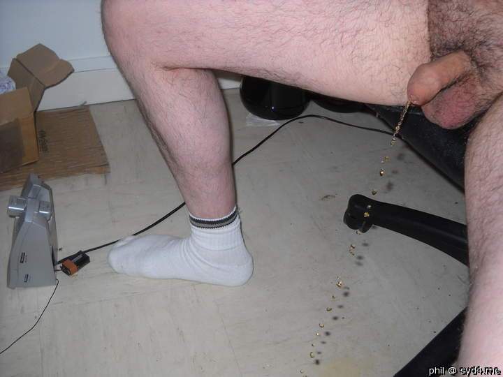 pee in  the bedroom!!