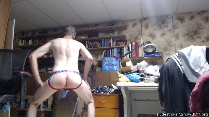Adult image from nudestroker