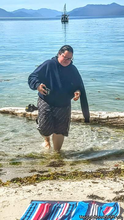 me getting wet and my sexy big legs at the beach! would you fuck me?