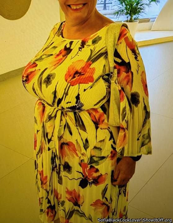 Here I`m ready for dating my sexy black guy and for some crazy wild sex later 