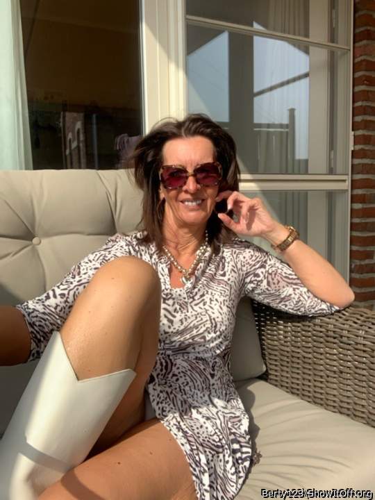 Stunning� and you wearing underwear or not ? Mhhh