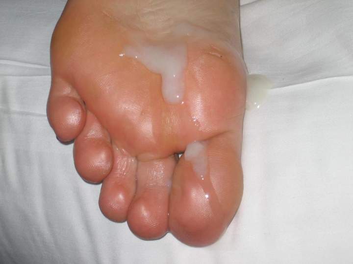 cum under my toes