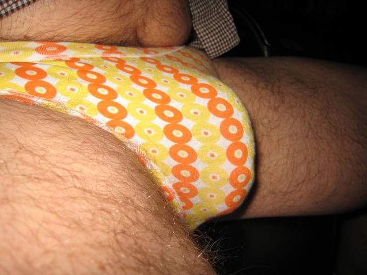 wow......nice tight panties, great bulge  