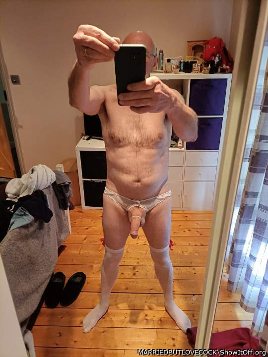 YOU HAVE A BEAUTIFUL COCK I WOULD LOVE TO SUCK IT