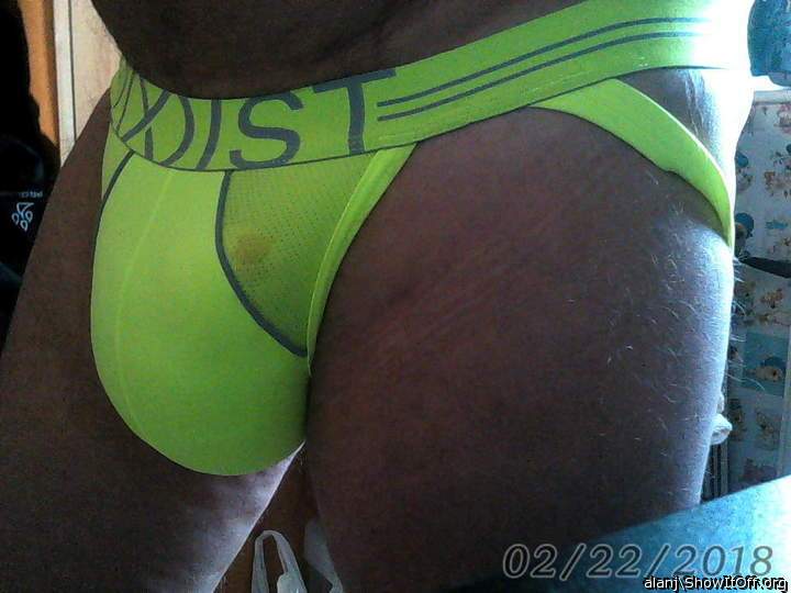 Love to lick that jock until your cumming and soak it .